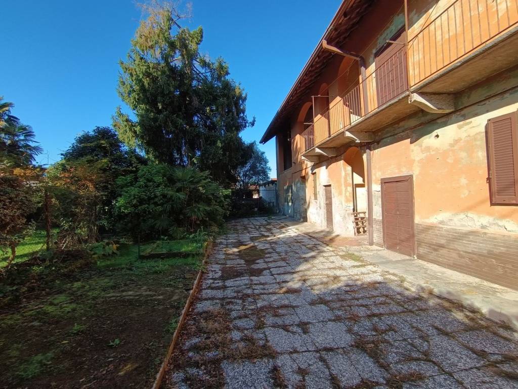 Rustico / casale a Lonate pozzolo in Via Francesco Baracca, 9 - Foto 5