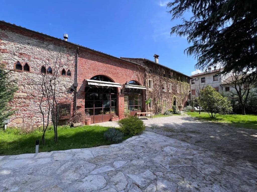 Rustico / casale a Vicenza in Strada Del Pasubio No Number - Foto 2