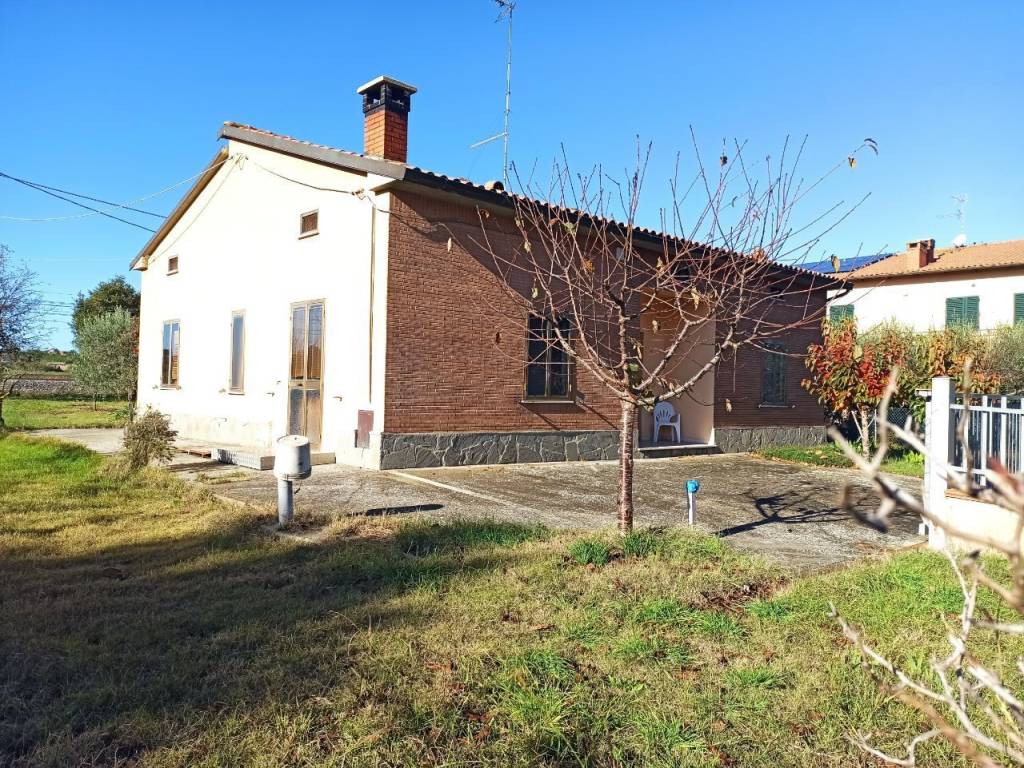Villa a Castiglione del lago in Via Piemonte - Foto 2
