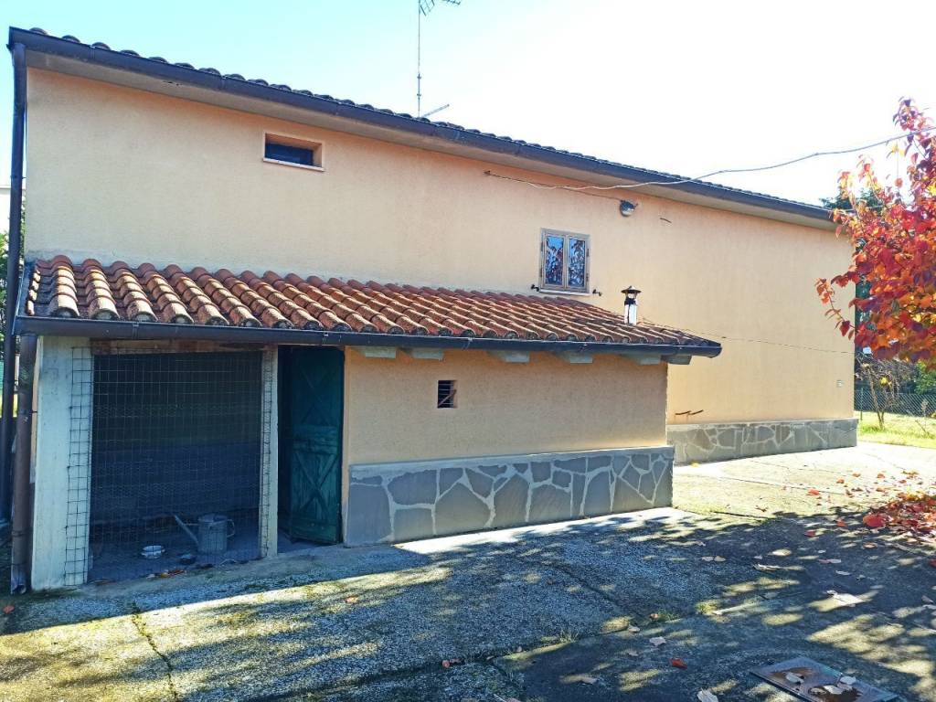 Villa a Castiglione del lago in Via Piemonte - Foto 3