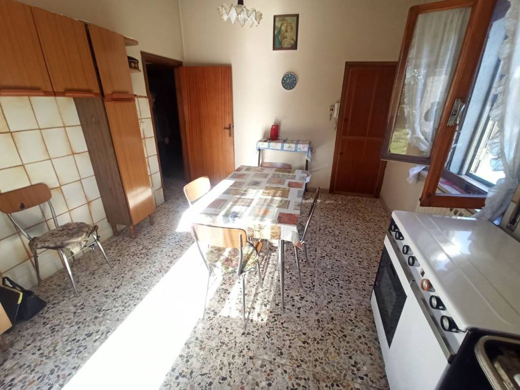 Villa a Castiglione del lago in Via Piemonte - Foto 5