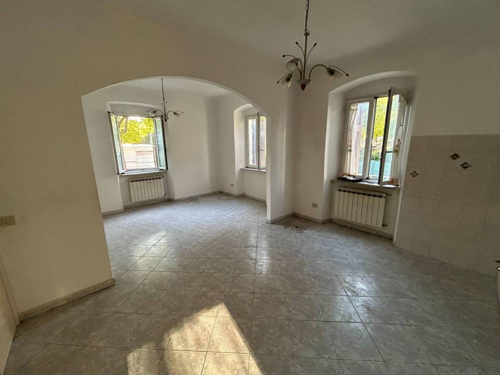 Casa indipendente a Sarzana in Viale Giuseppe Mazzini, 105 - Foto 3