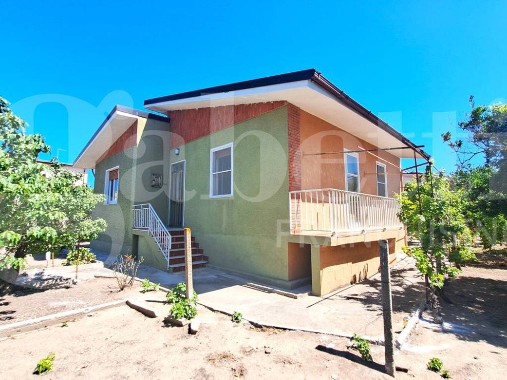 Villa a Cabras in Corso Vespucci, 39 - Foto 2