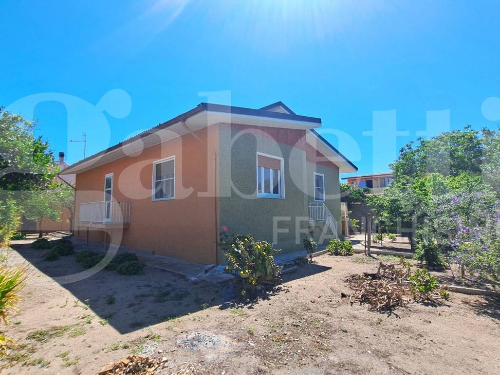 Villa a Cabras in Corso Vespucci, 39 - Foto 3