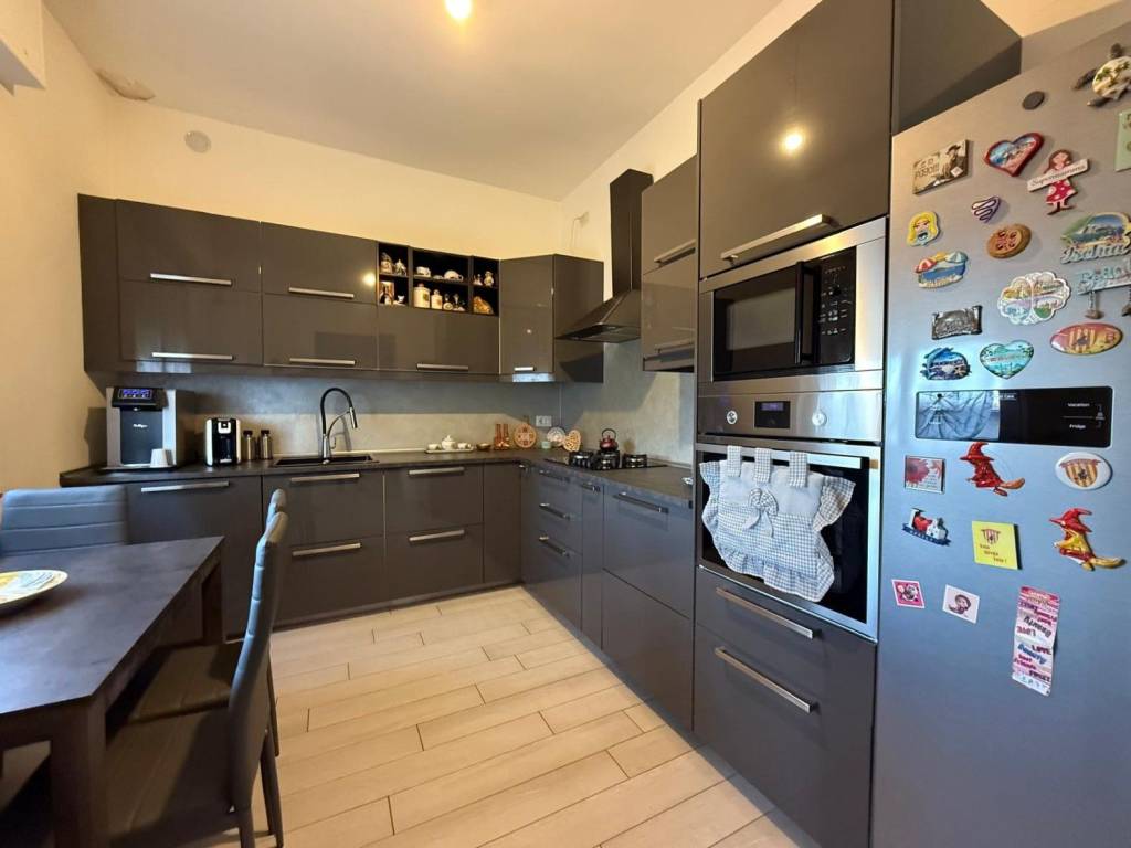 Appartamento a Cantù in Via Abruzzo, 7 - Foto 2