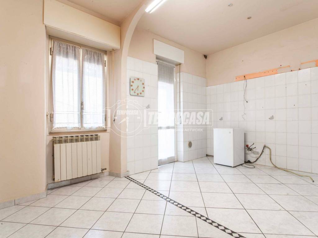 Appartamento a Gorla minore in Via Roma 57 - Foto 2