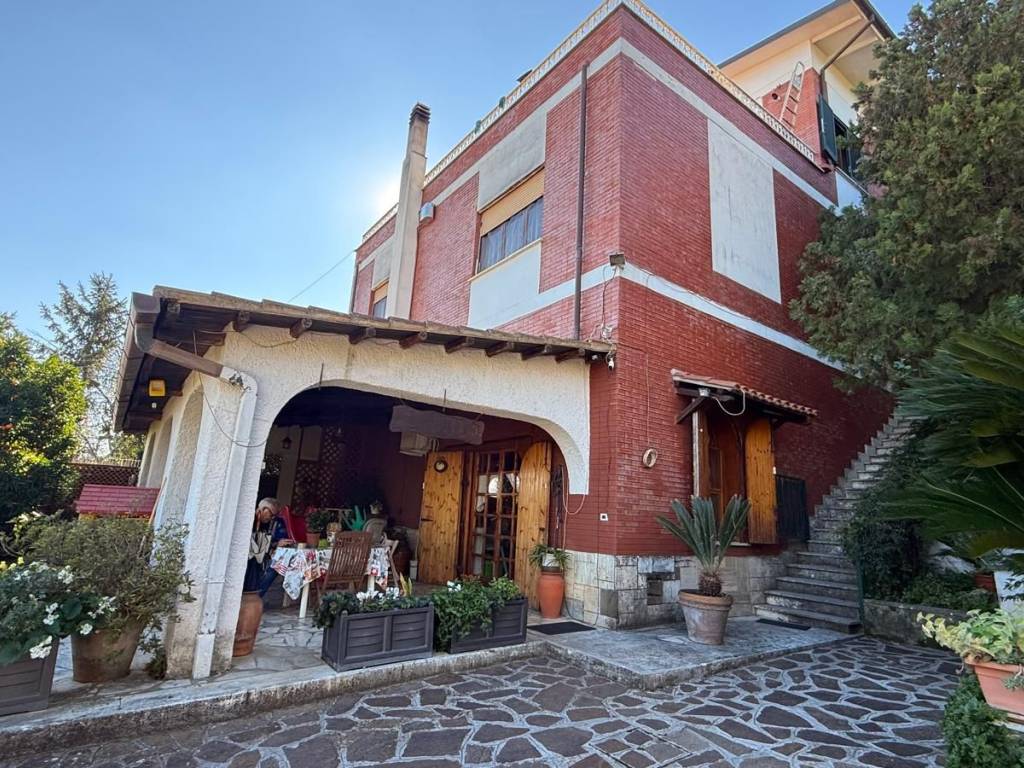 Villa a Velletri in Via Colle Calcagno - Foto 2
