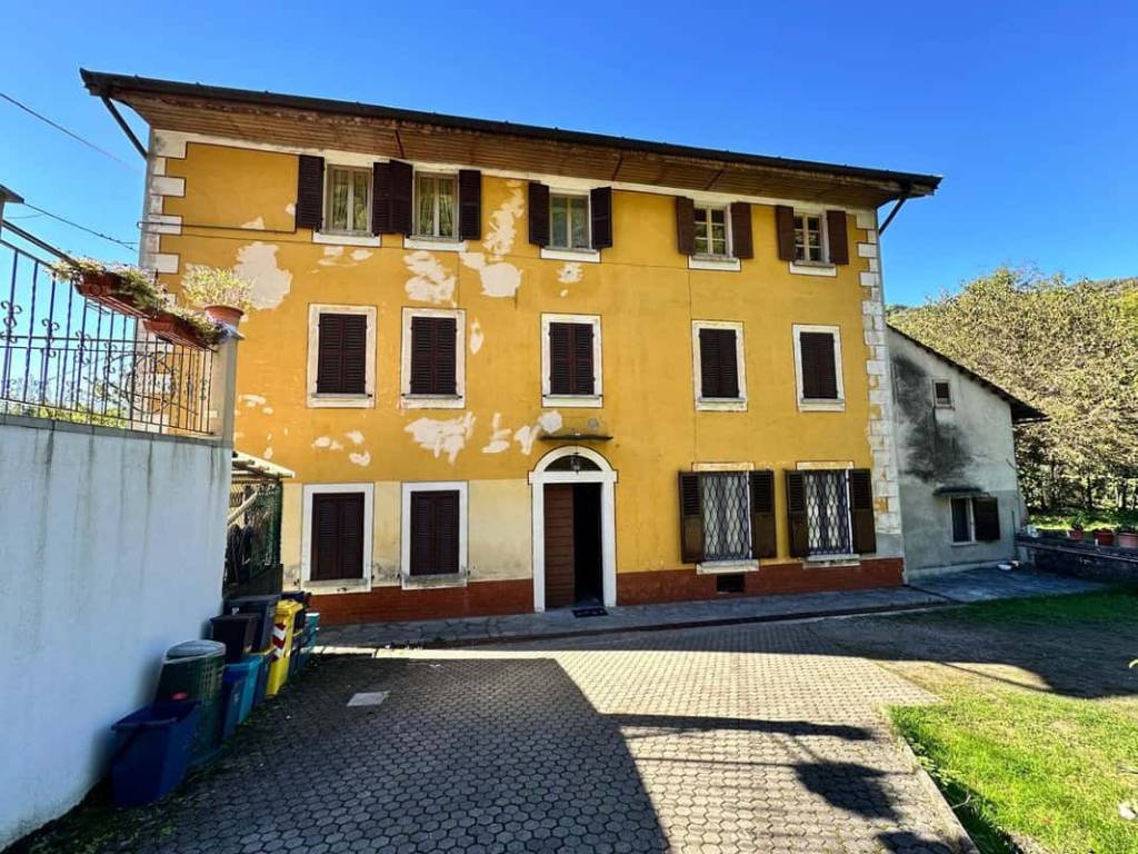 Appartamento a Varallo in Via Fratelli Varalli, 2 - Foto 2