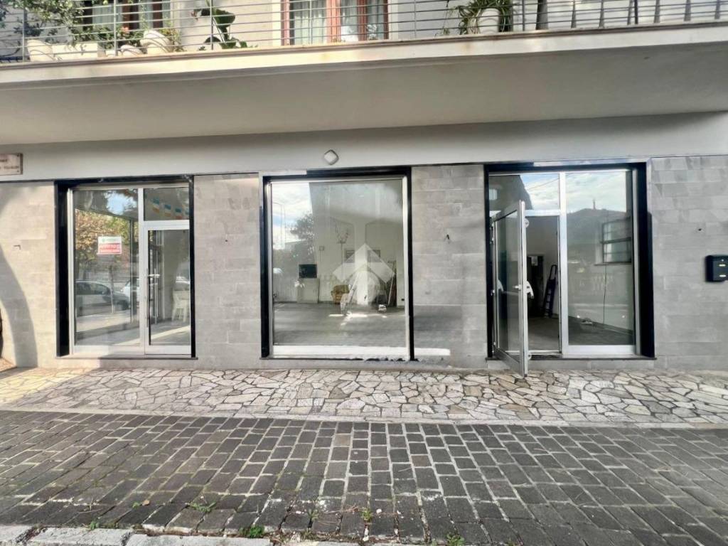Immobile a Roseto degli abruzzi in Via nazionale, 415 - Foto 3