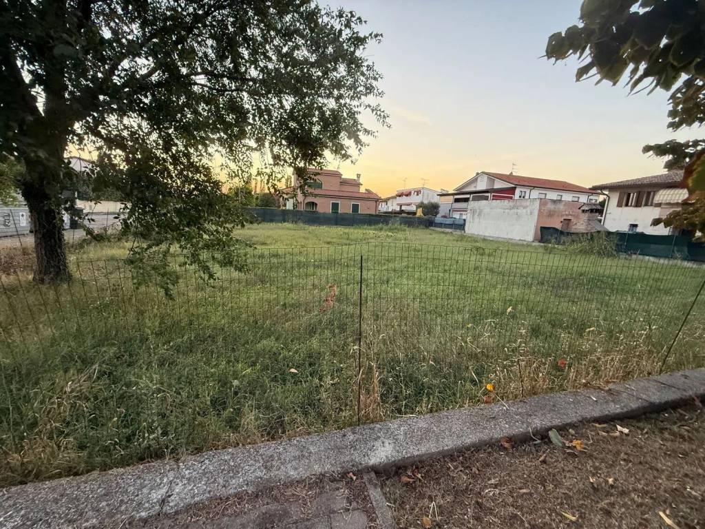 Terreno a Ferrara in Via Roberto Ridolfi - Foto 2