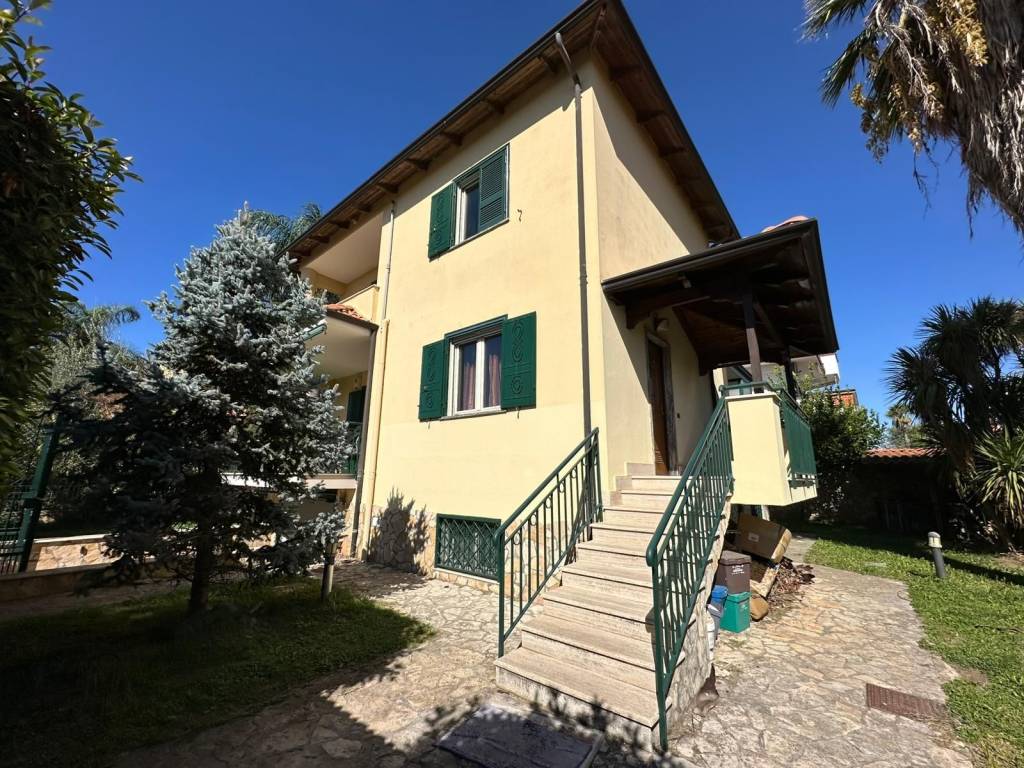 Villa a Giugliano in campania in Via Ripuaria, 48 - Foto 2