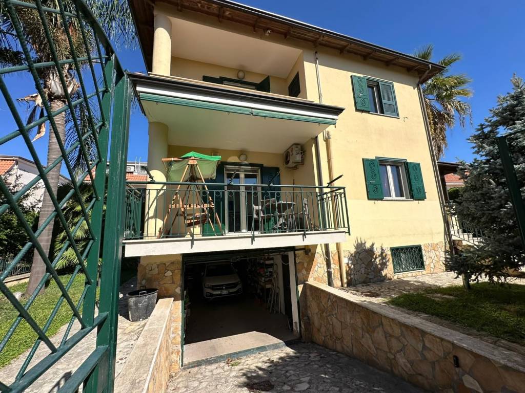 Villa a Giugliano in campania in Via Ripuaria, 48 - Foto 3