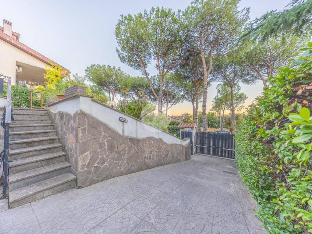 Villa a Guidonia montecelio in Via Monte Nevoso, 55 - Foto 3
