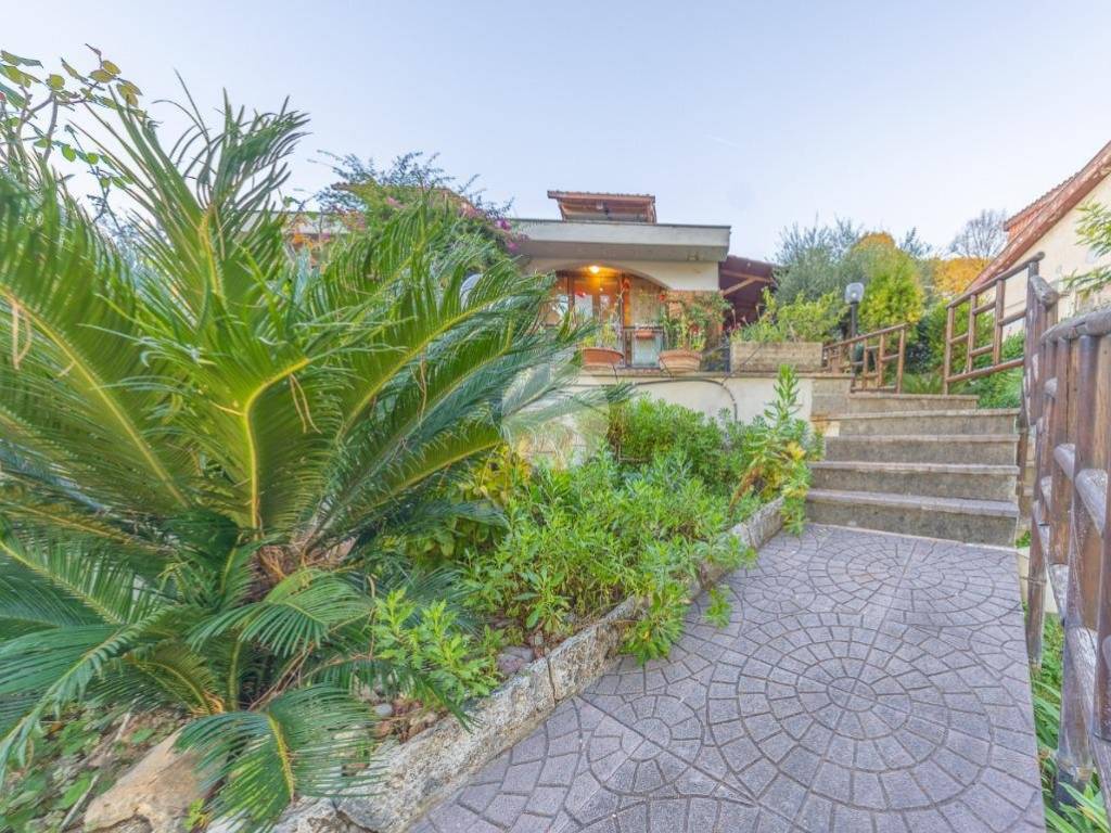 Villa a Guidonia montecelio in Via Monte Nevoso, 55 - Foto 4