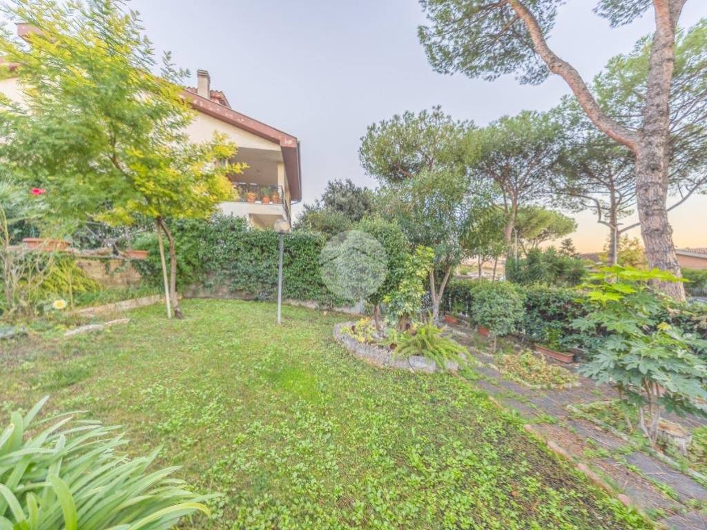Villa a Guidonia montecelio in Via Monte Nevoso, 55 - Foto 5