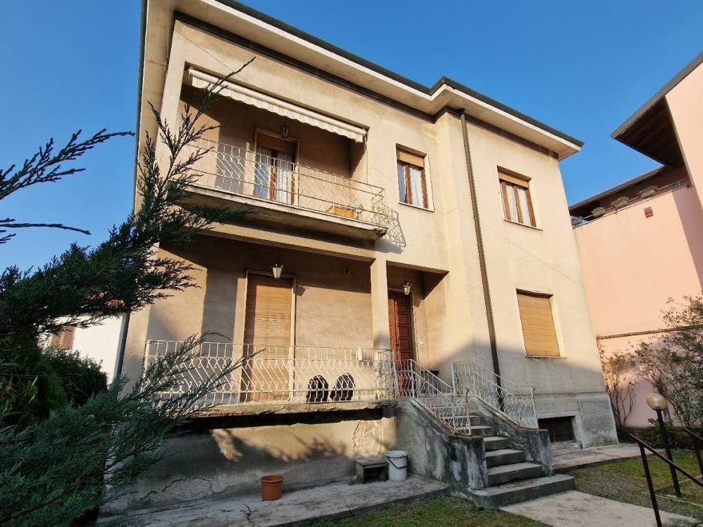 Casa indipendente a Gerenzano in Via C. Berra, 7 - Foto 1