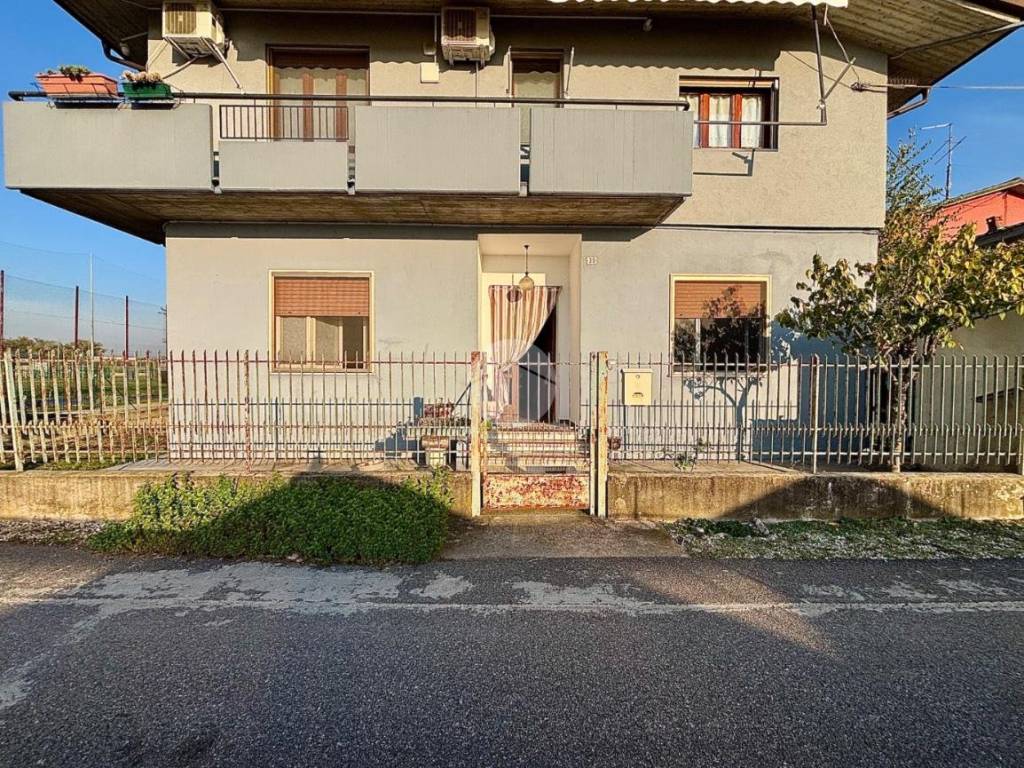 Villa a San giovanni lupatoto in Via Berto Barbarani, 30 - Foto 2