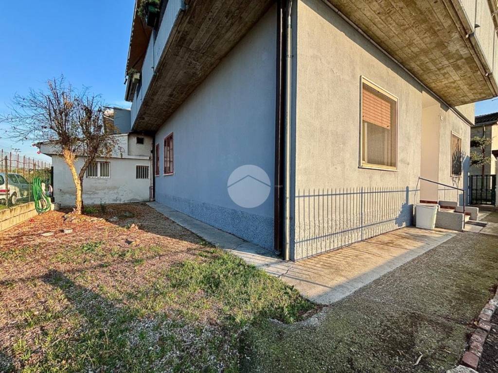 Villa a San giovanni lupatoto in Via Berto Barbarani, 30 - Foto 3