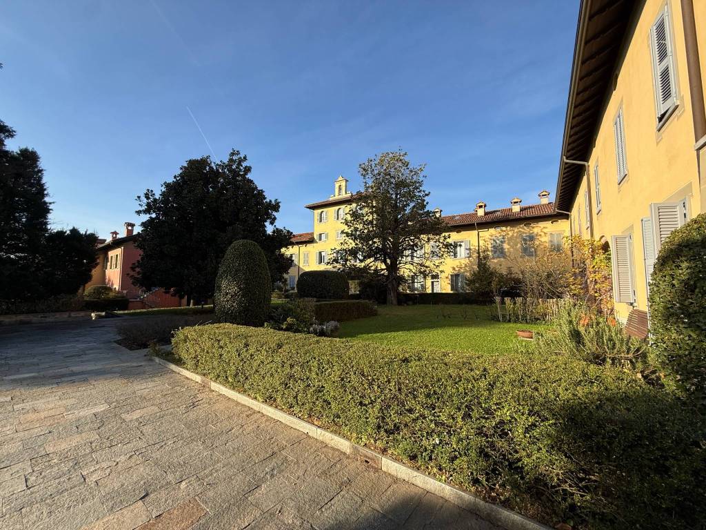 Appartamento a Cantù in Via Silvio Pellico, 11 - Foto 3
