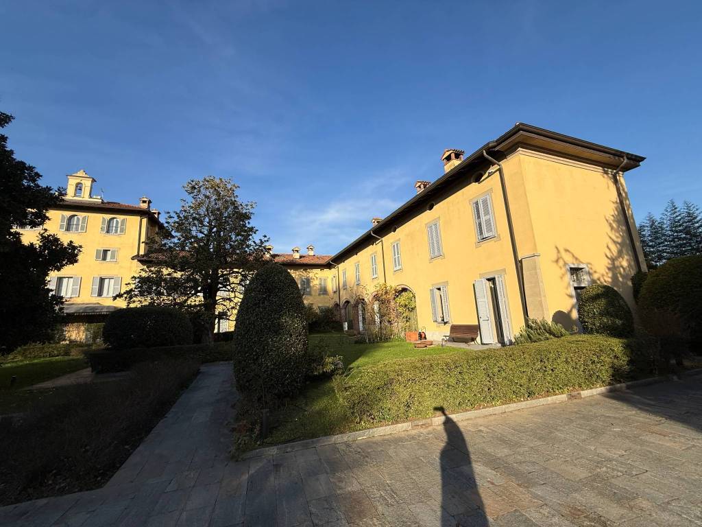 Appartamento a Cantù in Via Silvio Pellico, 11 - Foto 4