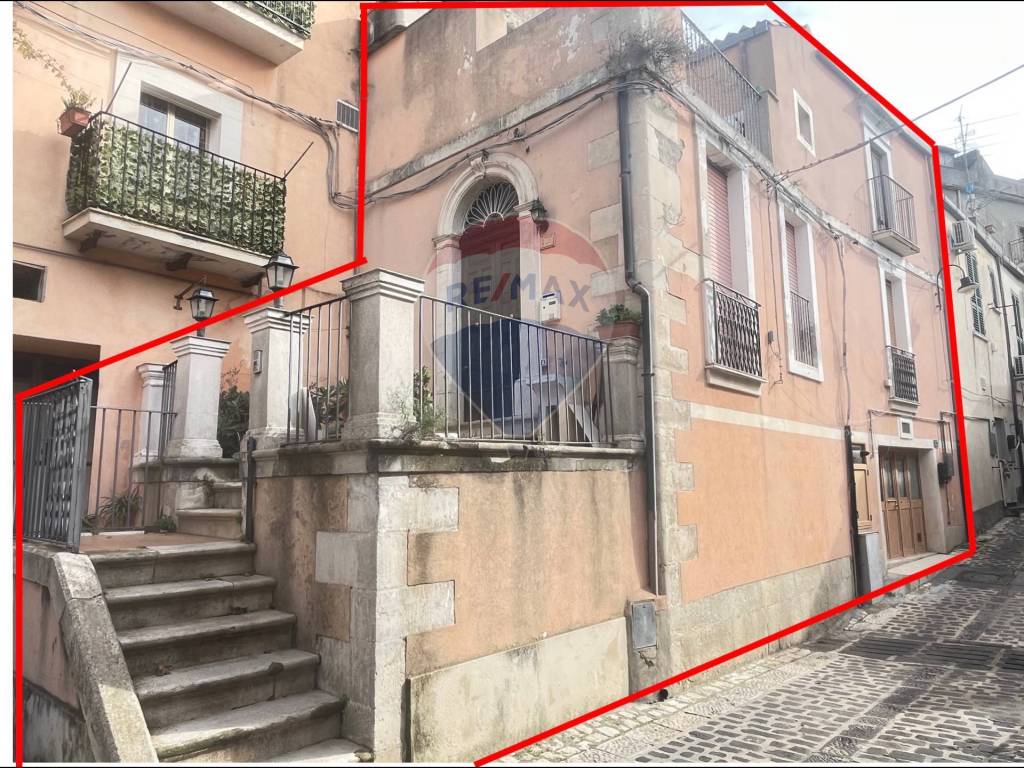 Casa indipendente a Monterosso almo in Via Vittorio Emanuele III, 149 - Foto 2