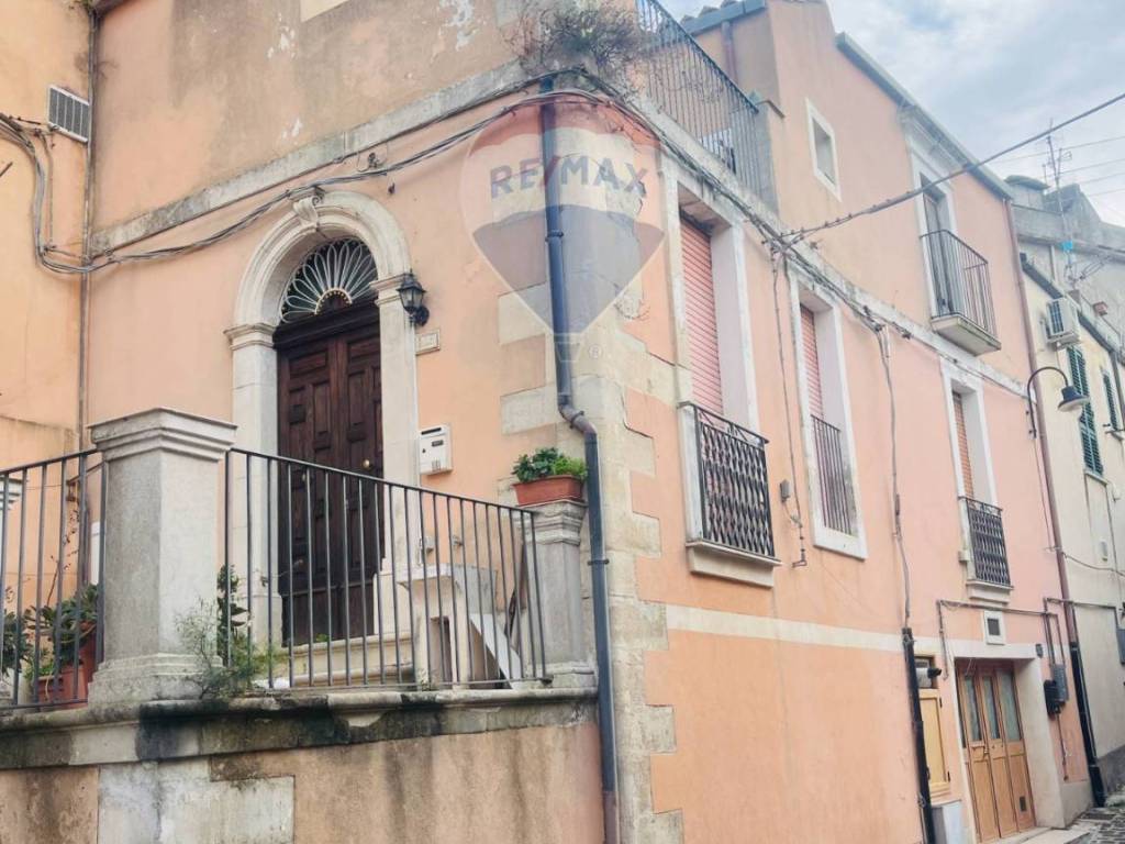Casa indipendente a Monterosso almo in Via Vittorio Emanuele III, 149 - Foto 3
