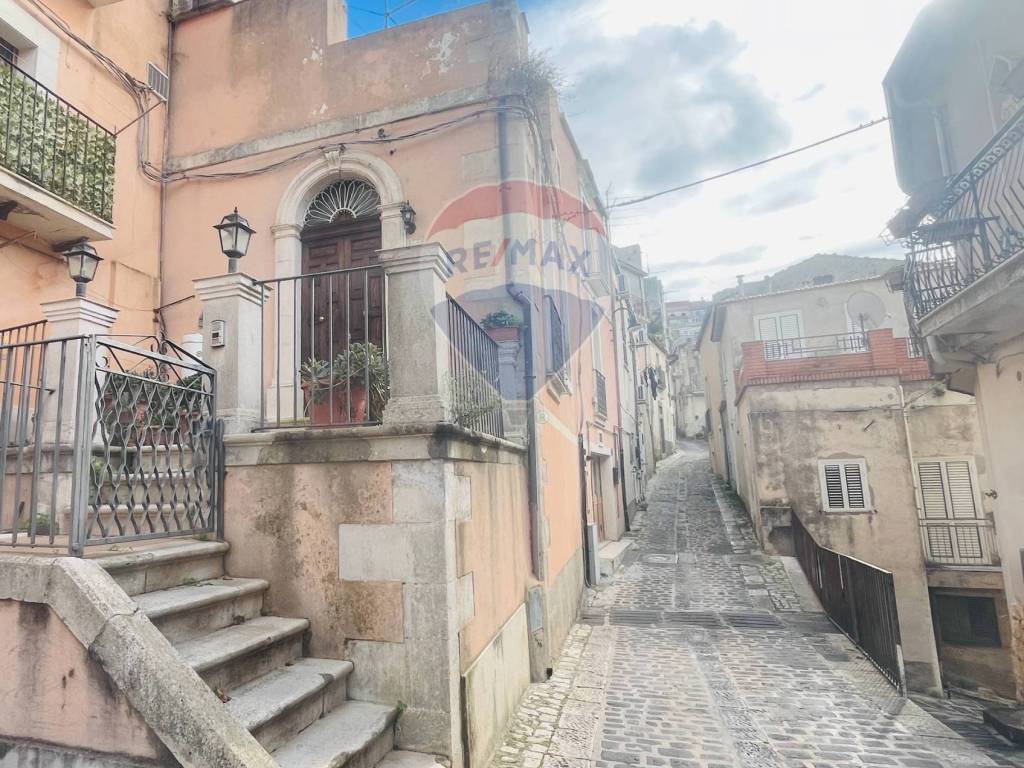 Casa indipendente a Monterosso almo in Via Vittorio Emanuele III, 149 - Foto 4