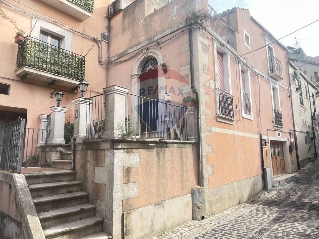 Casa indipendente a Monterosso almo in Via Vittorio Emanuele III, 149 - Foto 5