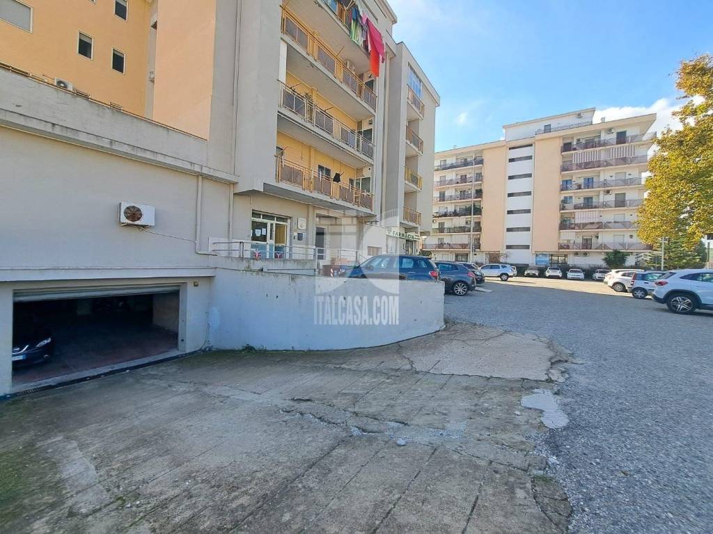 Box / garage a Crotone in Via Saffo - Foto 2