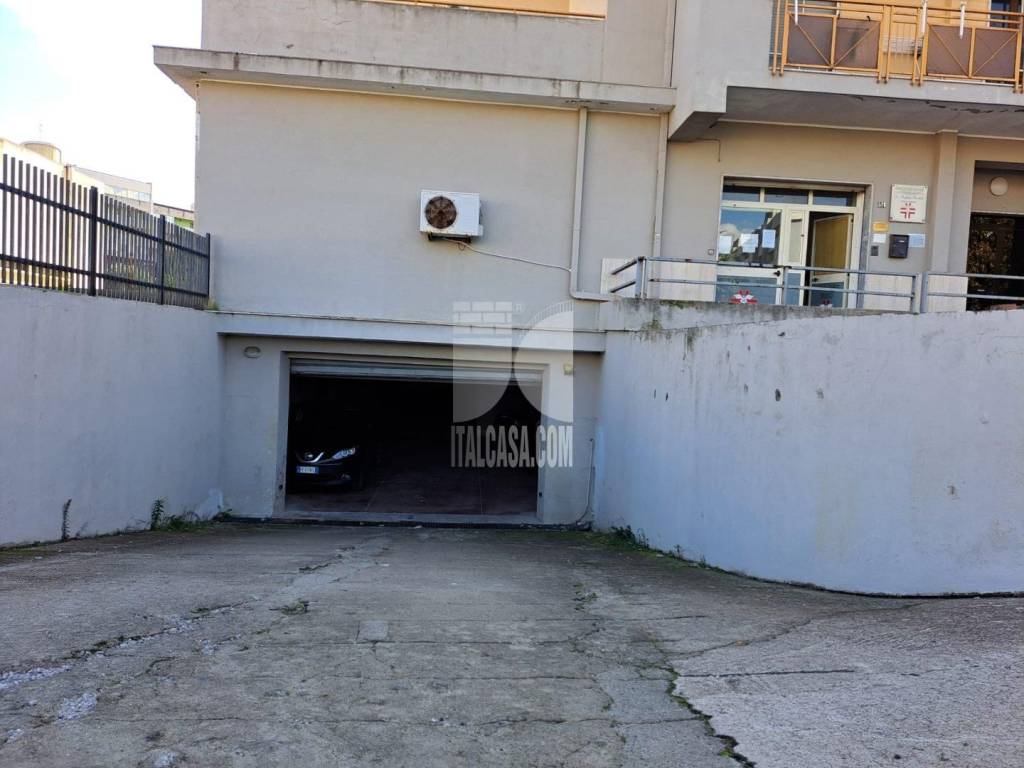 Box / garage a Crotone in Via Saffo - Foto 3