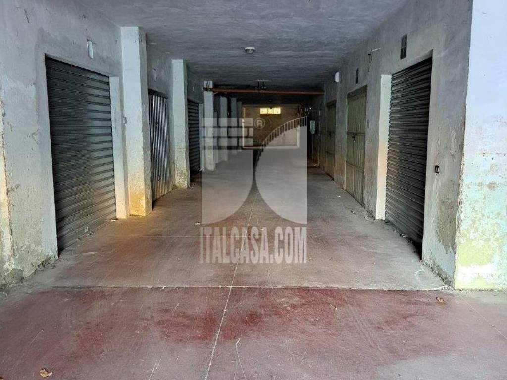 Box / garage a Crotone in Via Saffo - Foto 4