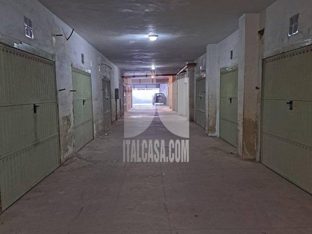 Box / garage a Crotone in Via Saffo - Foto 5