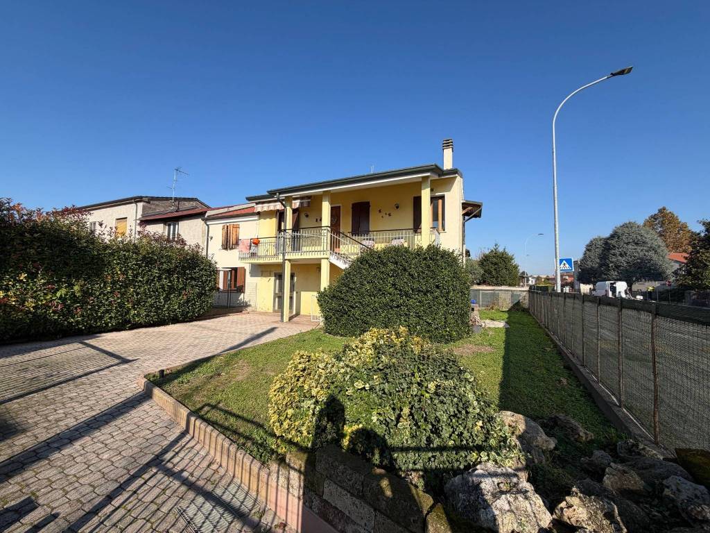 Villa a Cerea in Via Frescà, 22 - Foto 2