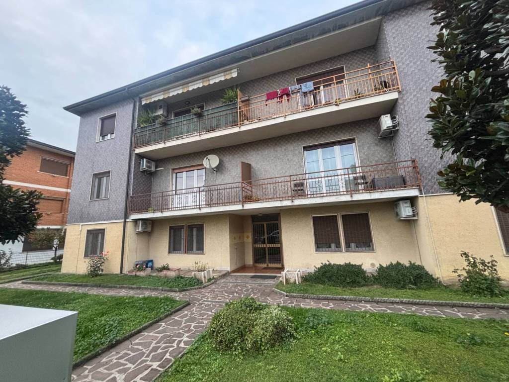 Appartamento a Romano di lombardia in Via Stadio, 21 - Foto 2