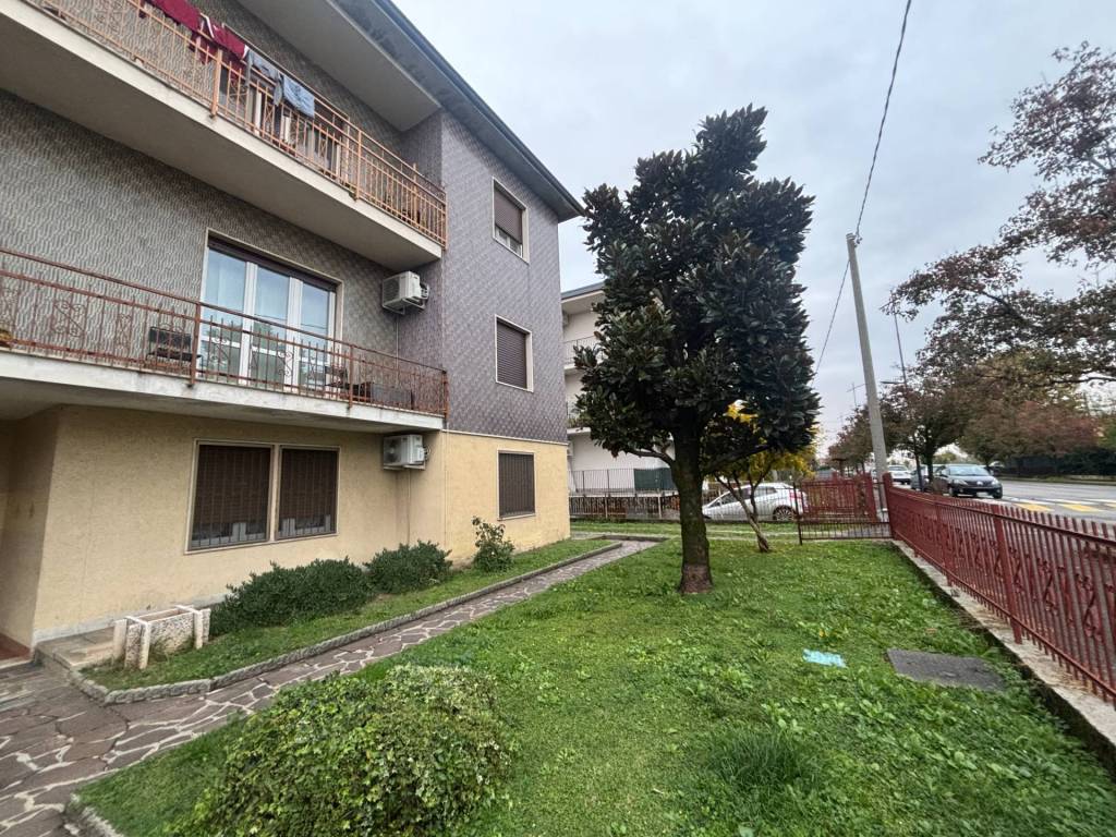 Appartamento a Romano di lombardia in Via Stadio, 21 - Foto 3