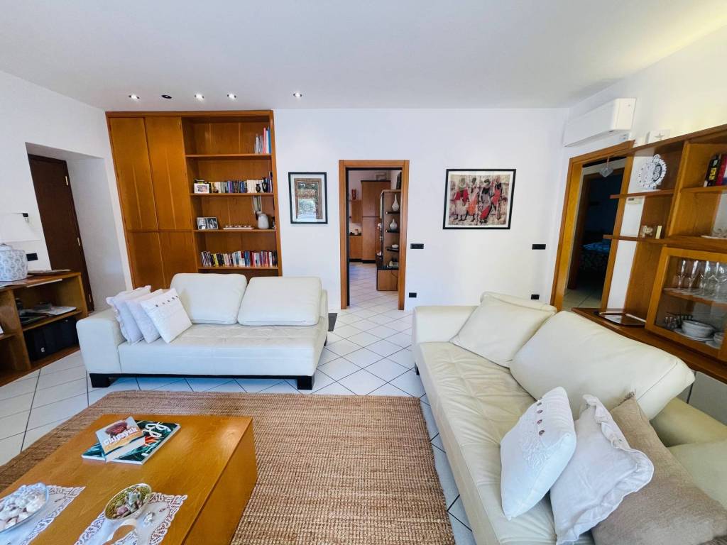 Appartamento a Cantù in Via Monte Baldo, 57 - Foto 2