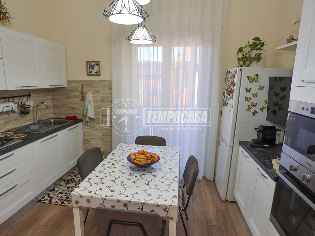 Appartamento a Valenzano in Via giosuè carducci 26 - Foto 2