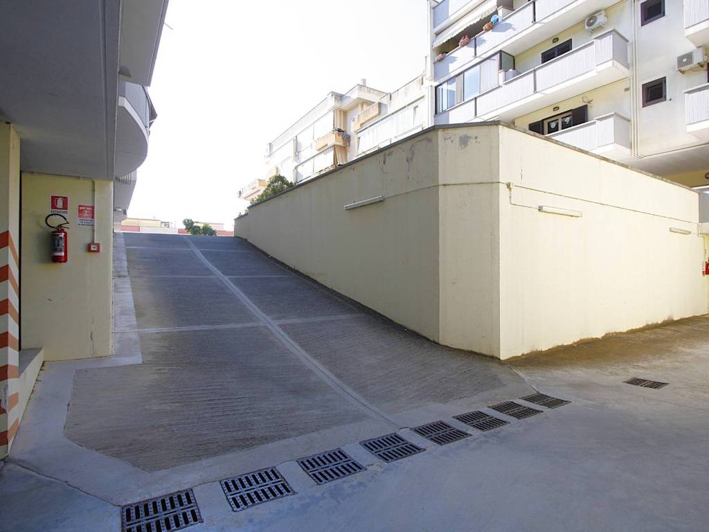 Box / garage a Gallipoli in Via Giuseppe Ungaretti - Foto 2