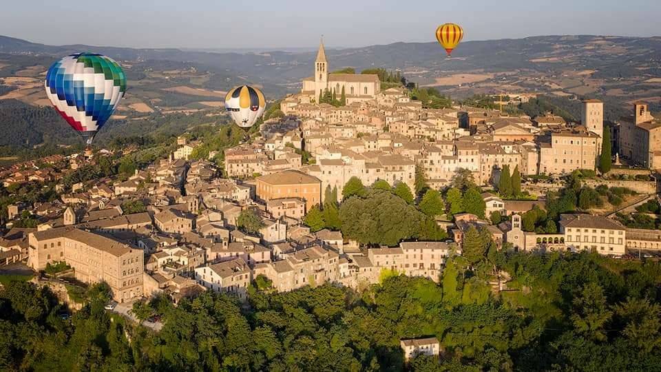 Appartamento a Todi in Piazza del Popolo - Foto 2