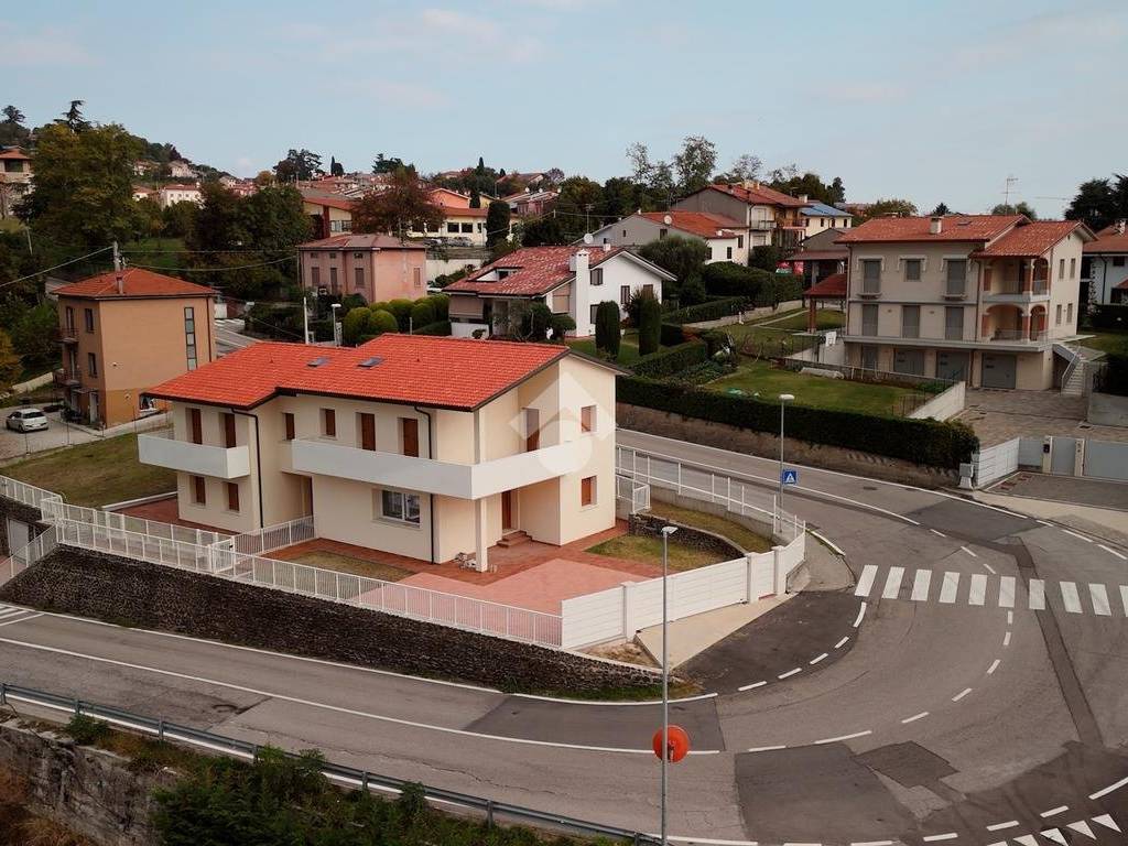 Villetta a schiera a Arzignano in Via Calavena Alta - Foto 4