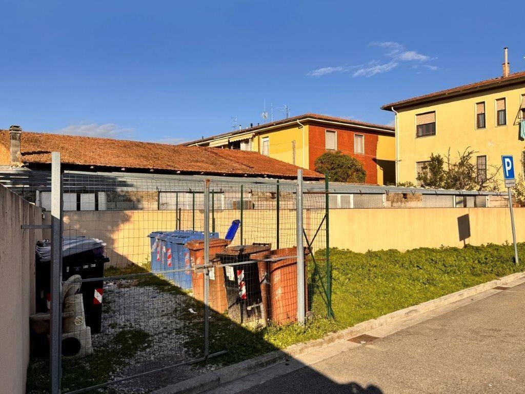 Terreno a Pontedera in Piazza del Vecchio Stadio - Foto 3