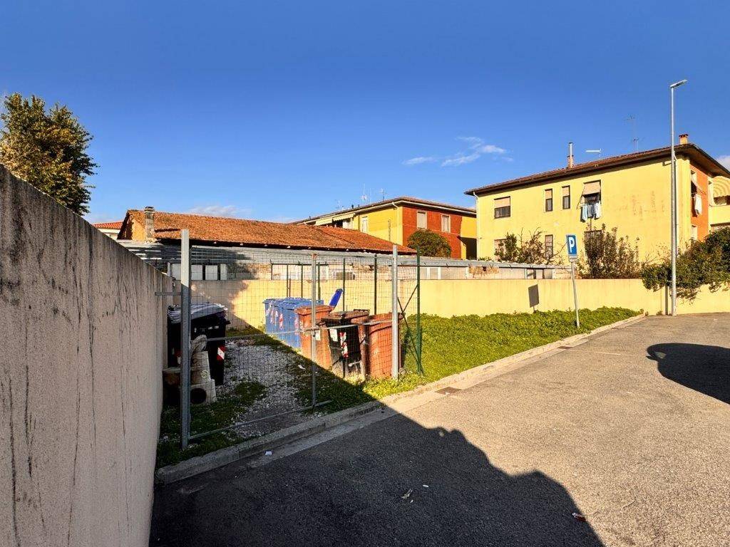 Terreno a Pontedera in Piazza del Vecchio Stadio - Foto 4