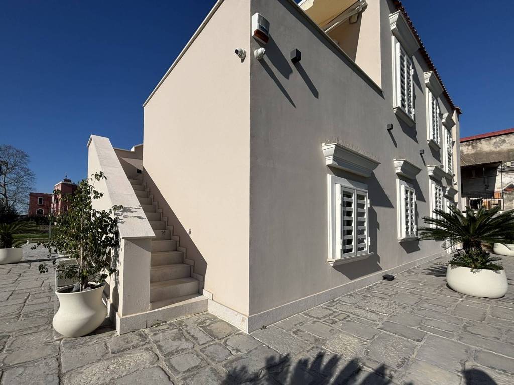 Villa a San giorgio a cremano in Via Enrico Pessina, 43 - Foto 2