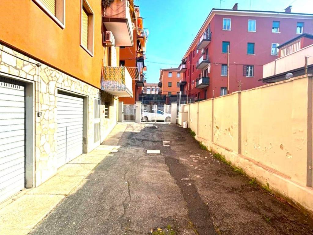 Box / garage a Bologna in Via Antonio Gandusio, 33 - Foto 2