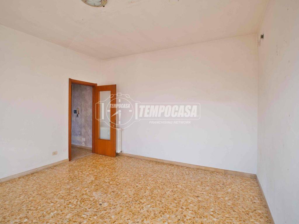 Appartamento a Galliate in Vicolo Bruno Buozzi - Foto 4