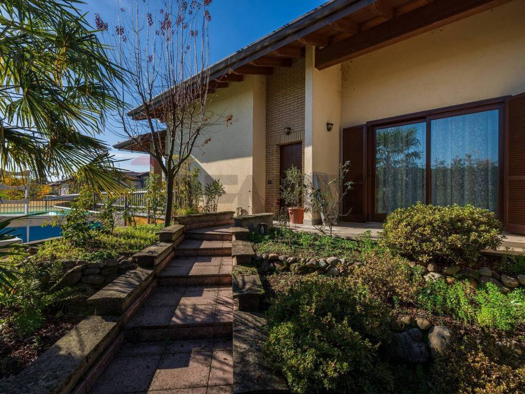 Villa a Lonate pozzolo in VIA MANZONI - Foto 2