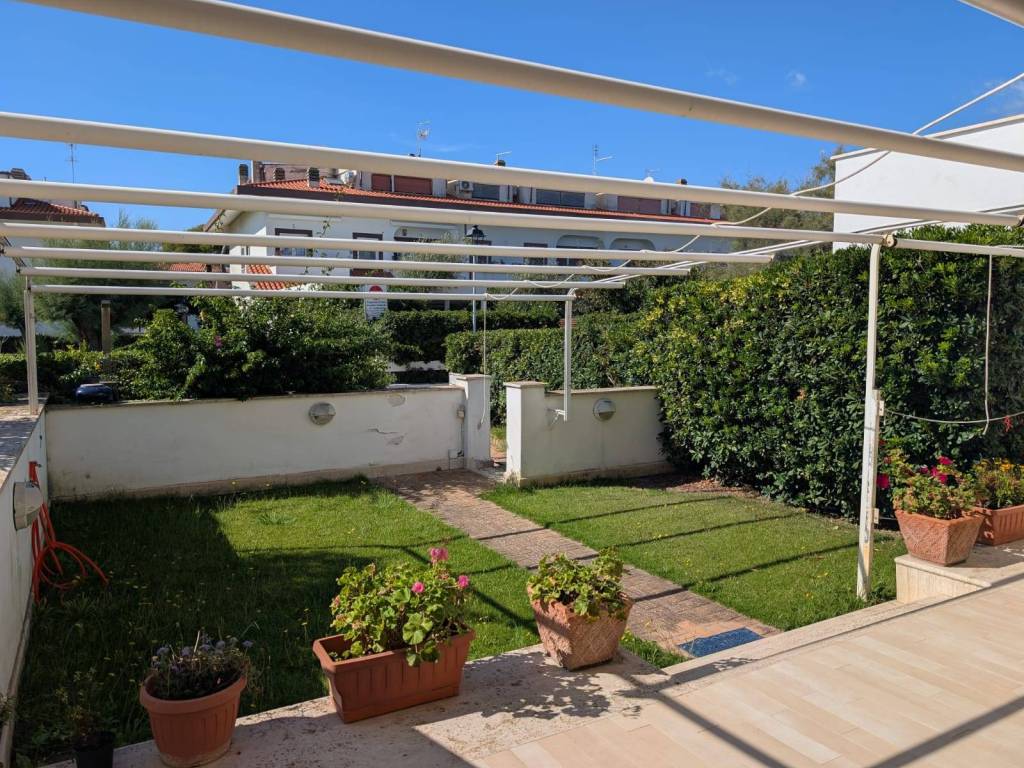 Villetta a schiera a Santa marinella in Via Lago di Nemi - Foto 2