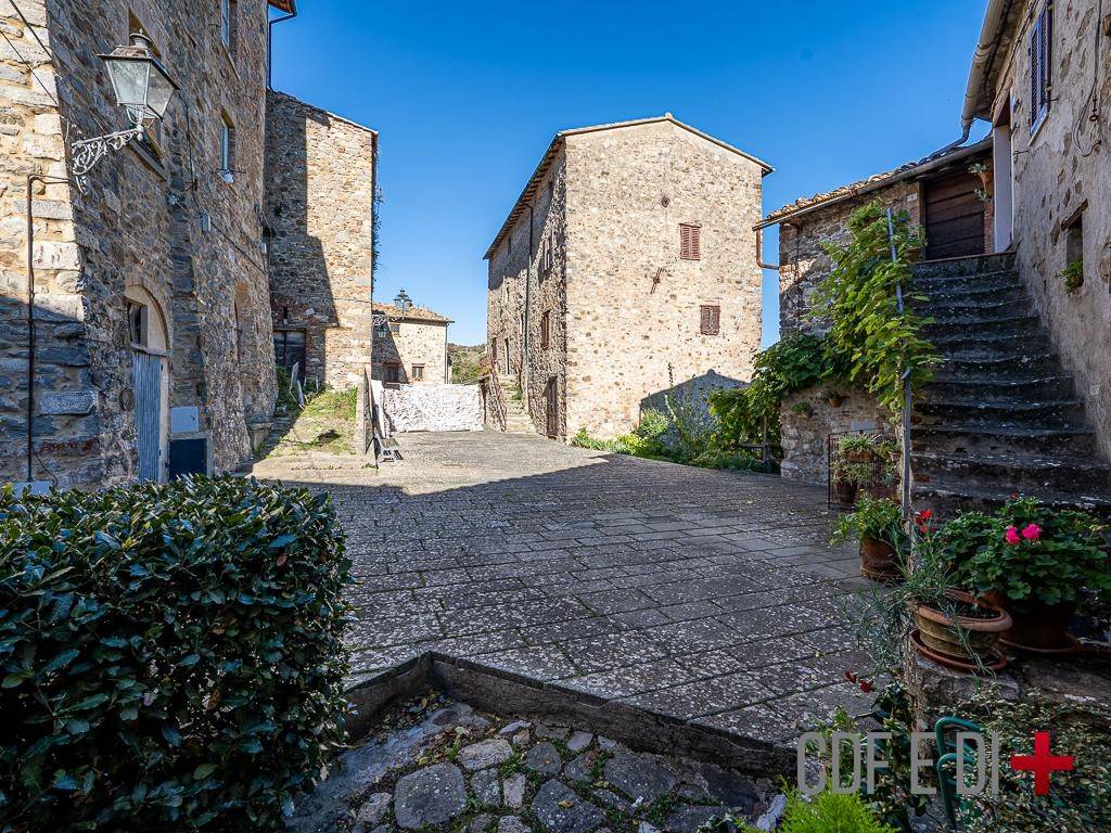 Appartamento a Castelnuovo di val di cecina in Piazza del Popolo - Foto 4