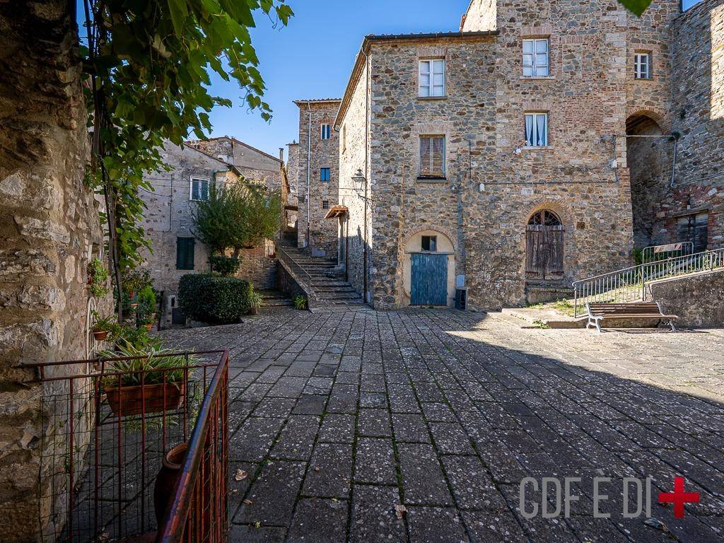 Appartamento a Castelnuovo di val di cecina in Piazza del Popolo - Foto 5