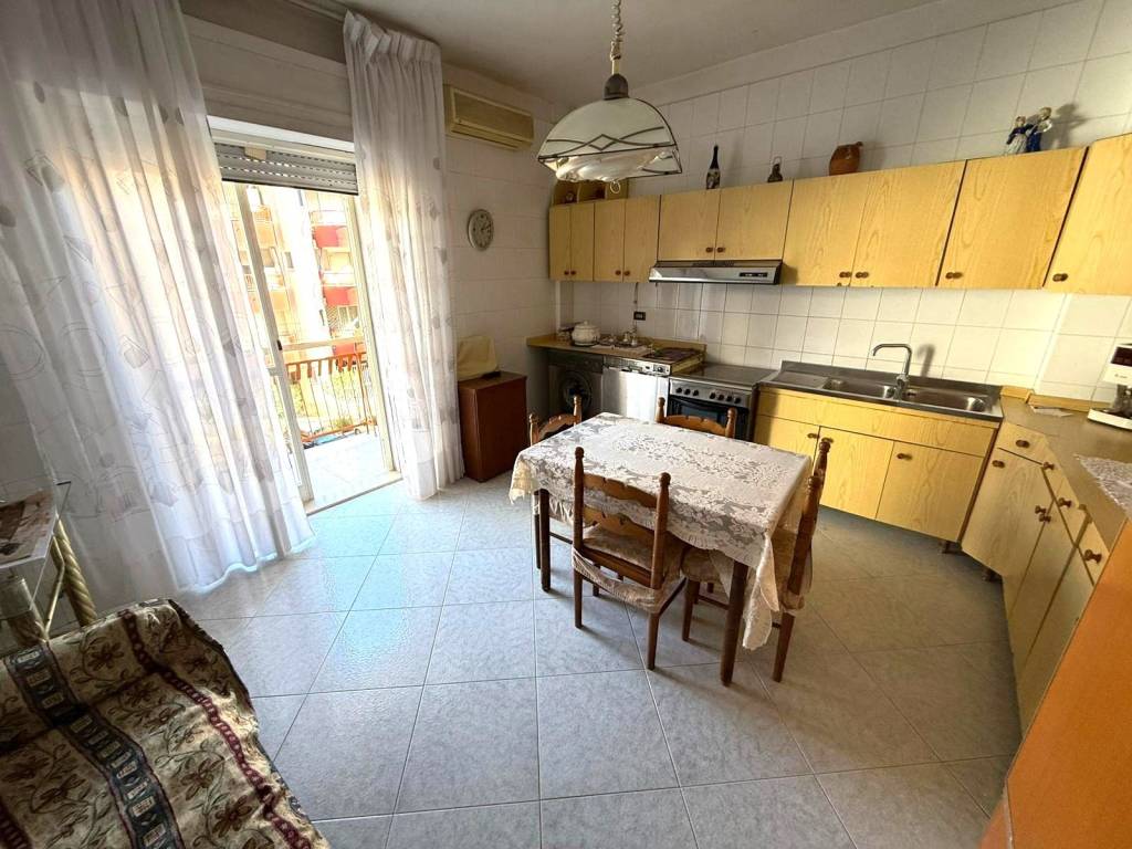 Appartamento a Barletta in Via Michele Cassandro - Foto 4